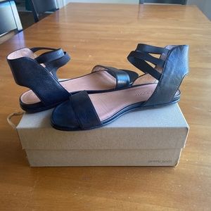 Kenneth Cole Gentle Souls 9.5 M black leather sandals in box